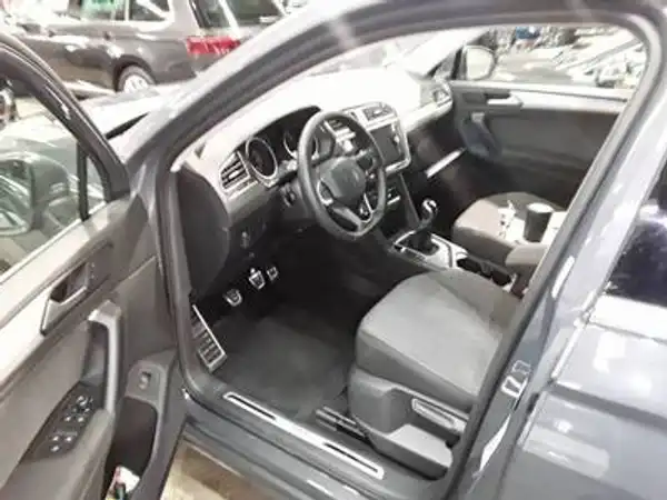 VW TIGUAN (3/7)