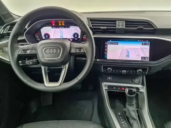 AUDI Q3 (12/18)