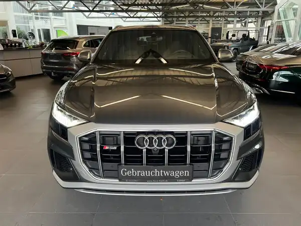 AUDI SQ8 (2/29)