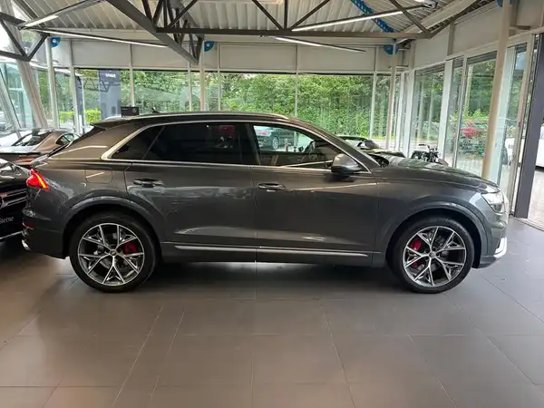 AUDI SQ8 (4/29)