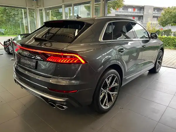 AUDI SQ8 (5/29)