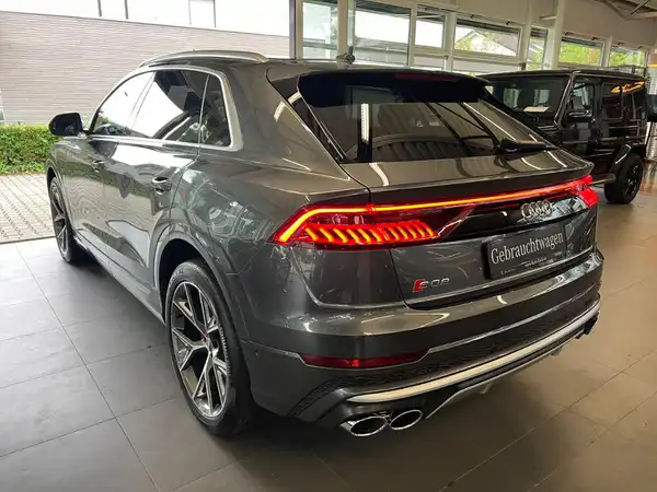 AUDI SQ8 (6/29)