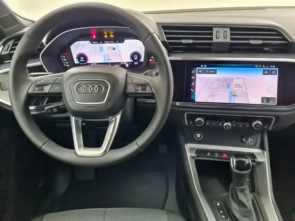 AUDI Q3 (11/18)