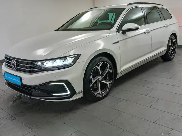 VW PASSAT VARIANT (1/24)