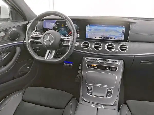 MERCEDES-BENZ E 220 (7/10)