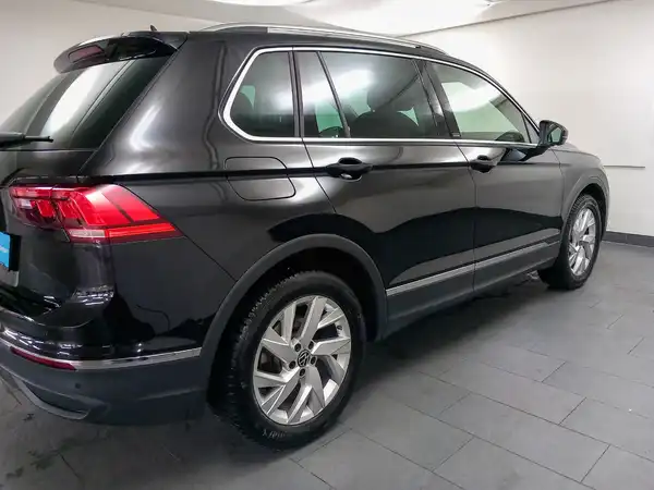 VW TIGUAN (13/17)