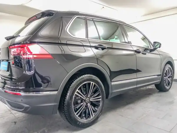 VW TIGUAN (13/17)