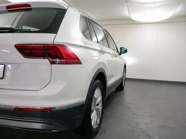VW TIGUAN (13/17)