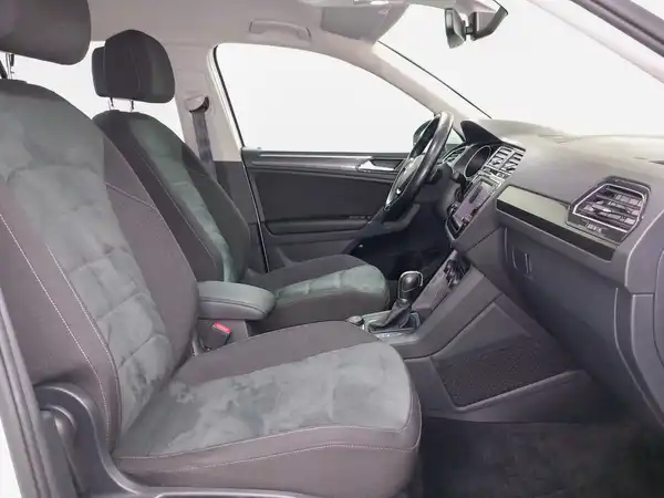 VW TIGUAN (15/17)