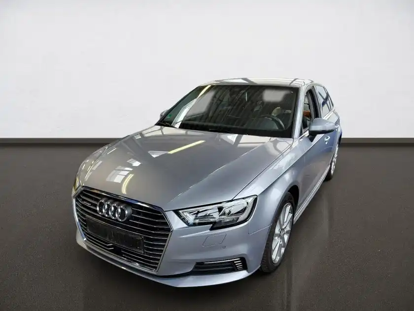 AUDI A3 SPORTBACK (1/4)