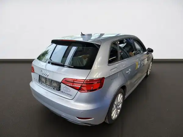 AUDI A3 SPORTBACK (3/4)