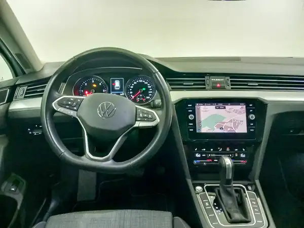 VW PASSAT VARIANT (10/18)