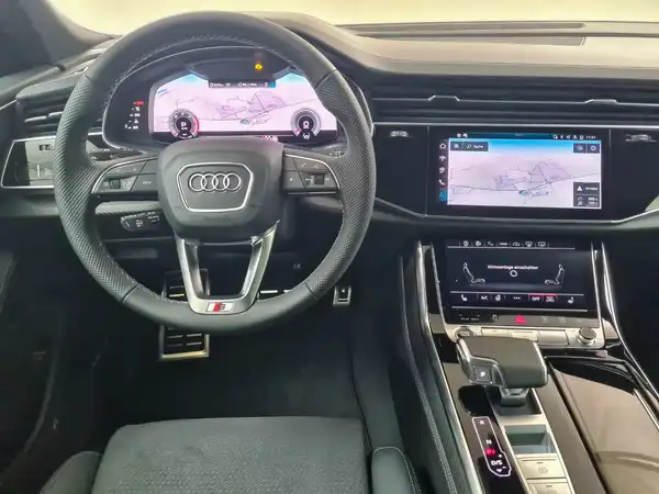 AUDI Q8 (11/18)