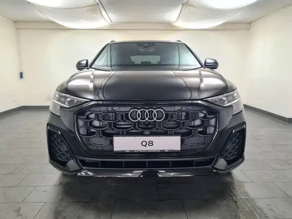 AUDI Q8 (3/18)