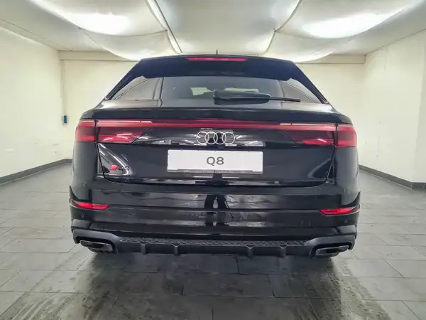 AUDI Q8 (6/18)