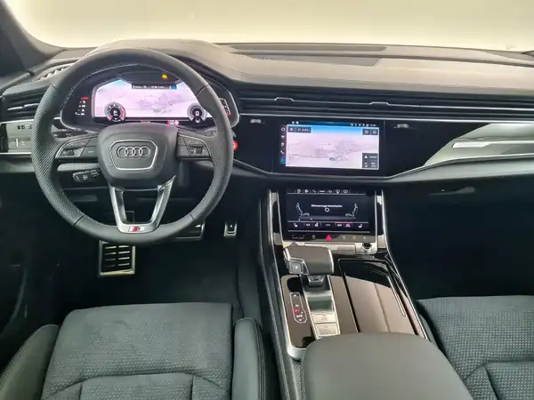 AUDI Q8 (10/18)