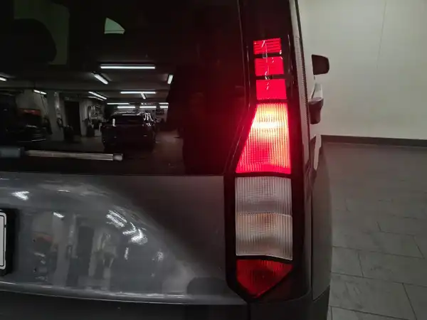 VW CADDY (13/19)