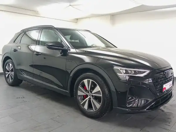 AUDI Q8 (4/17)