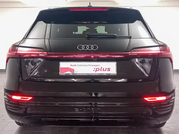 AUDI Q8 (6/17)