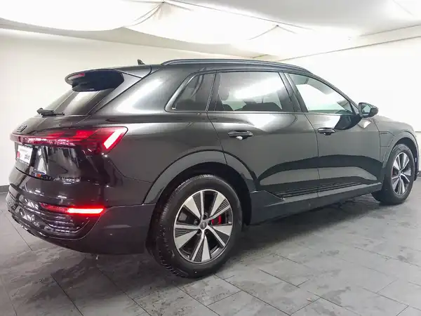 AUDI Q8 (7/17)