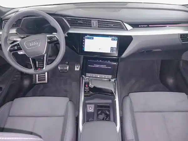 AUDI Q8 (10/17)