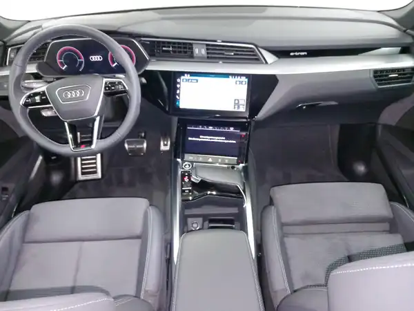 AUDI Q8 (10/17)