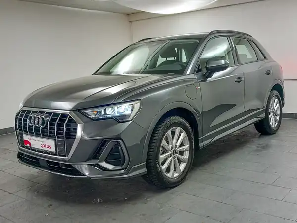 AUDI Q3 (1/19)