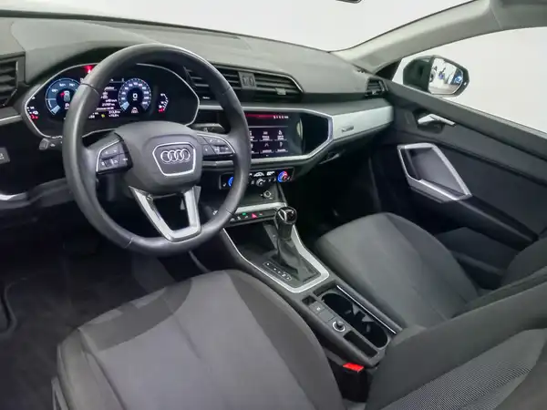 AUDI Q3 (9/19)