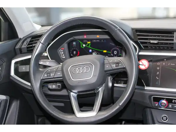 AUDI Q3 (10/18)