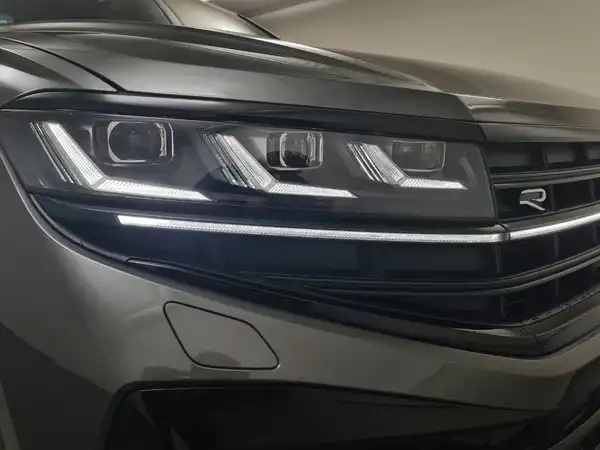 VW TOUAREG (14/18)