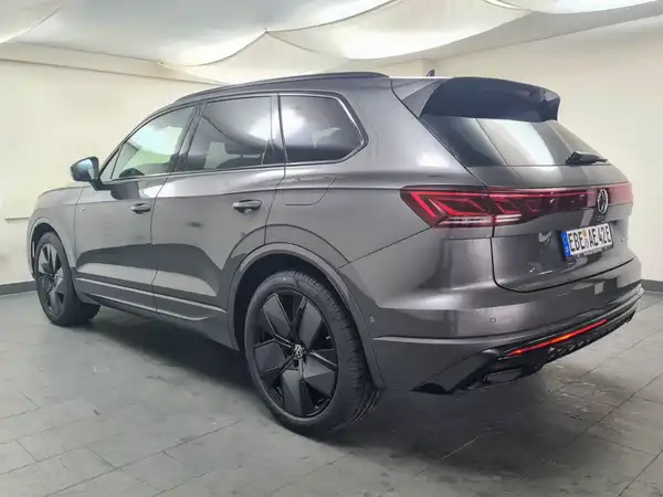 VW TOUAREG (5/18)