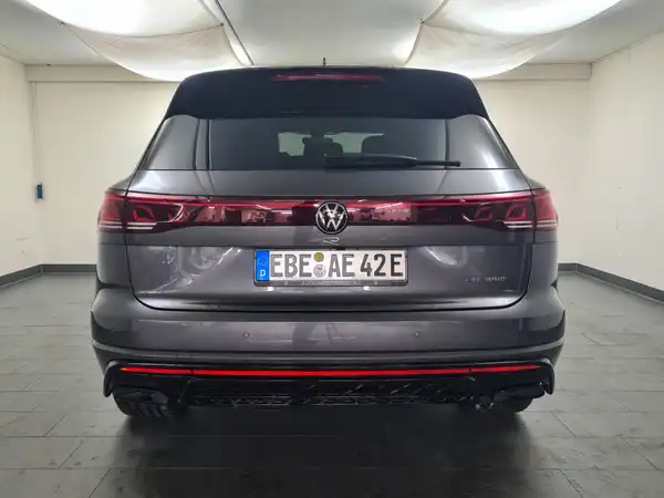 VW TOUAREG (6/18)