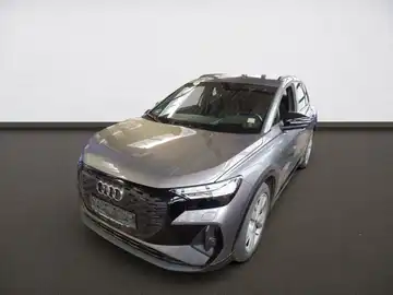 AUDI Q4 E-TRON (1/8)