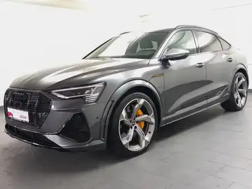 AUDI E-TRON (1/17)