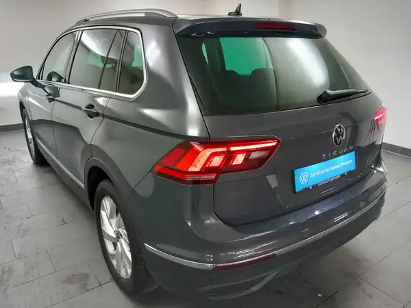 VW TIGUAN (15/21)