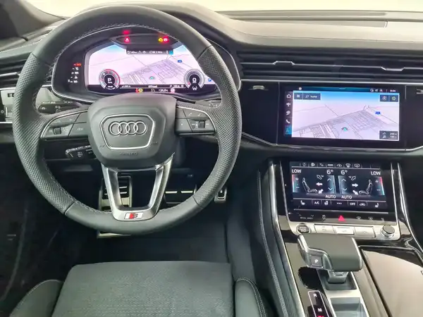 AUDI Q8 (11/17)