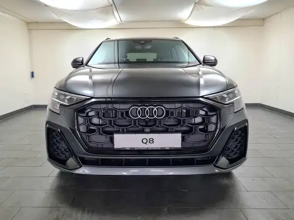 AUDI Q8 (3/17)