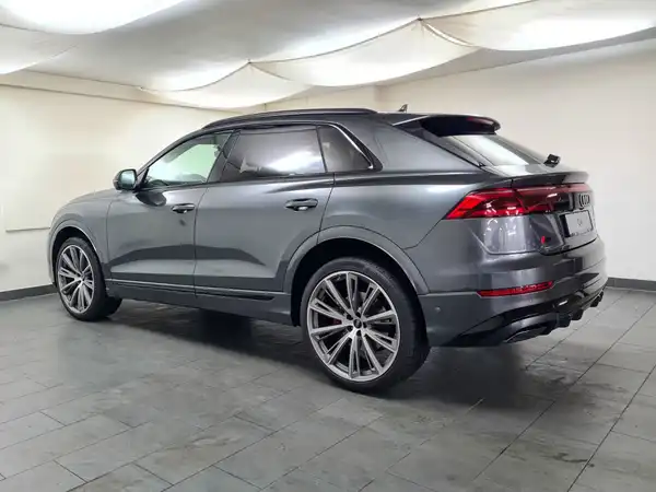 AUDI Q8 (5/17)