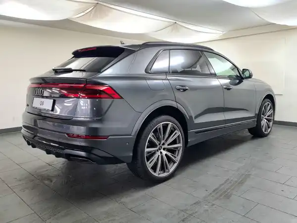 AUDI Q8 (7/17)