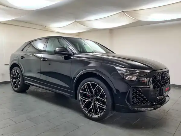 AUDI RS Q8 (4/19)