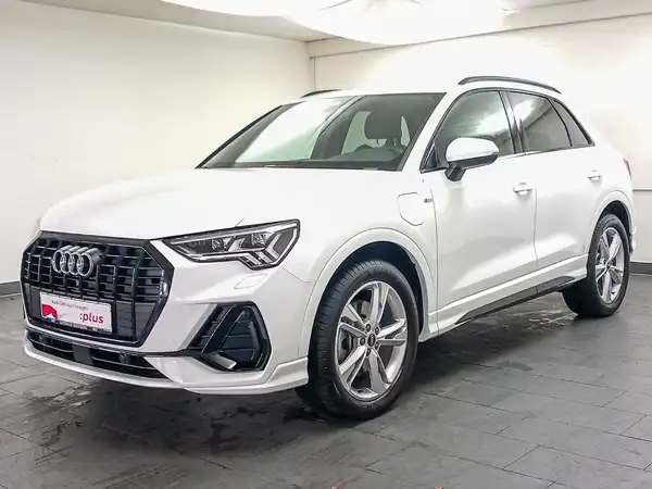 AUDI Q3 (1/17)