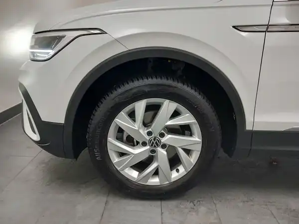 VW TIGUAN ALLSPACE (17/23)