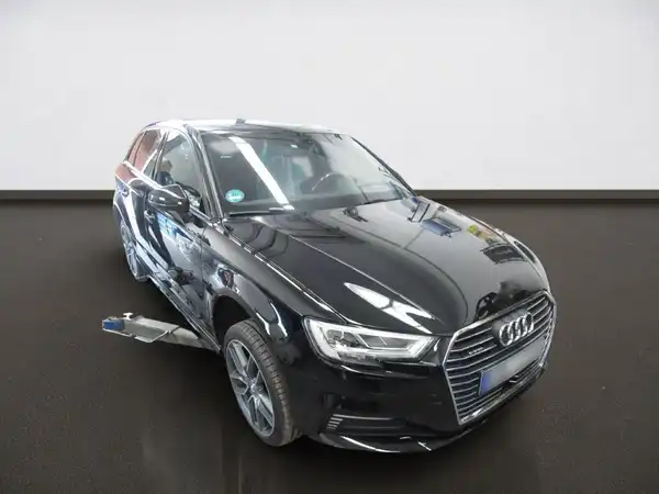 AUDI A3 SPORTBACK (1/4)