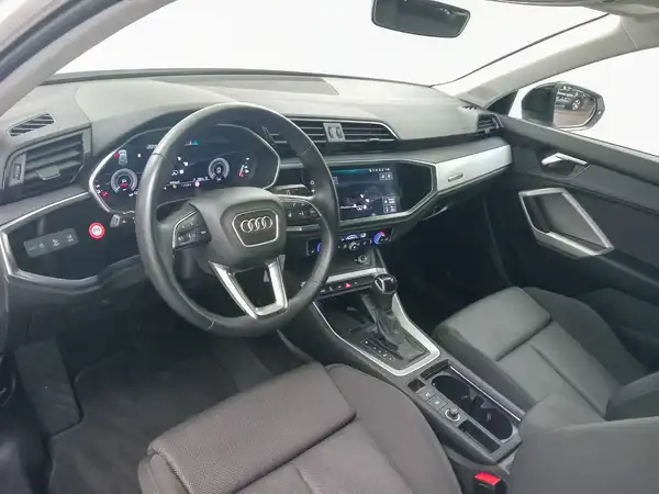 AUDI Q3 (8/19)