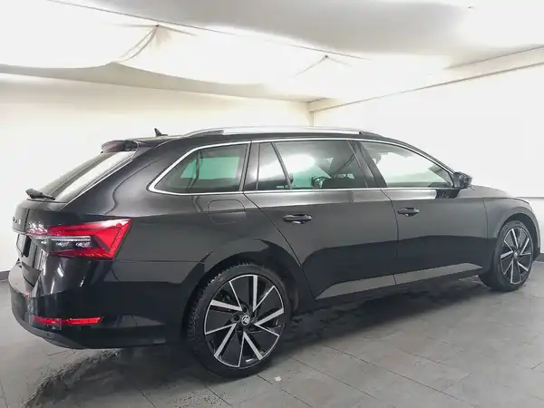 ŠKODA SUPERB (8/18)