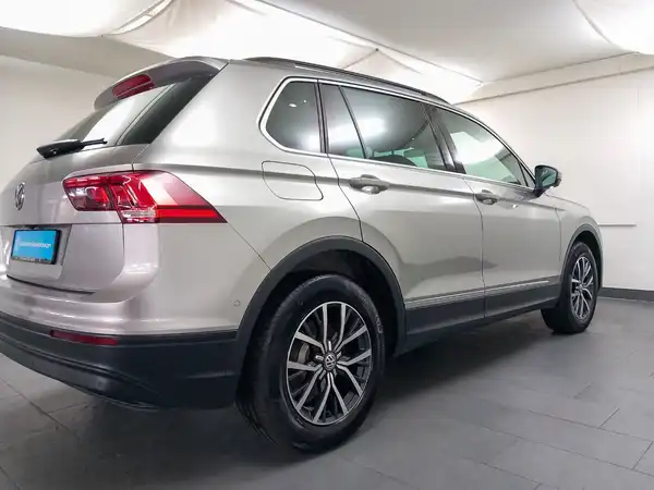 VW TIGUAN (13/17)