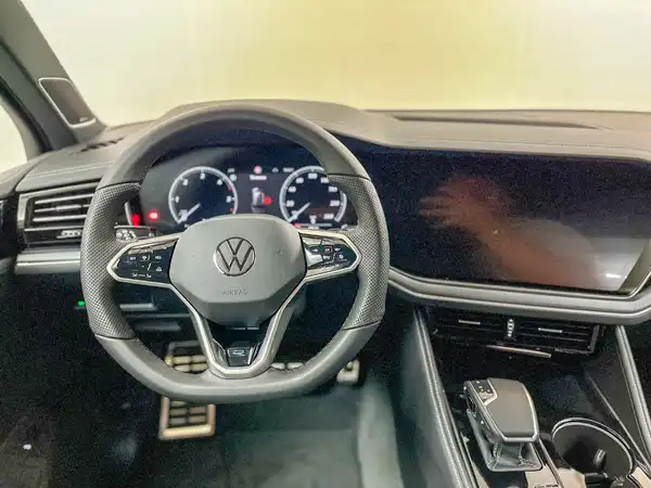 VW TOUAREG (12/26)