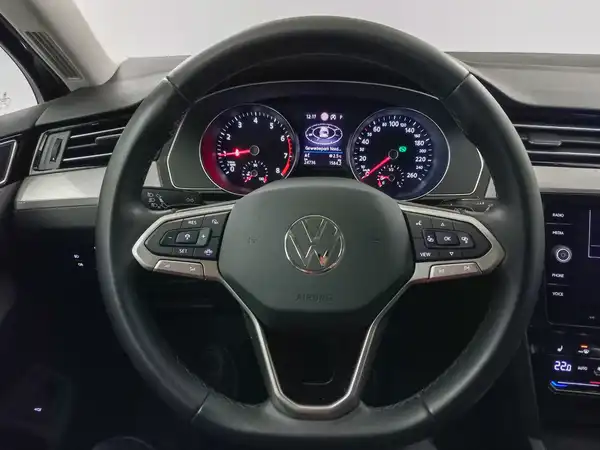 VW PASSAT VARIANT (10/17)