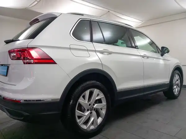 VW TIGUAN (13/18)