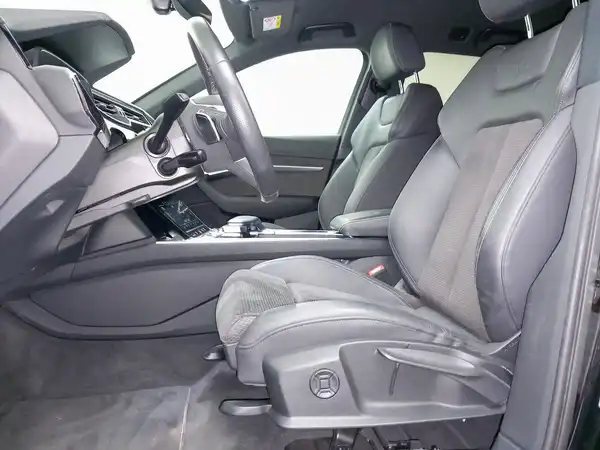 AUDI E-TRON (8/17)